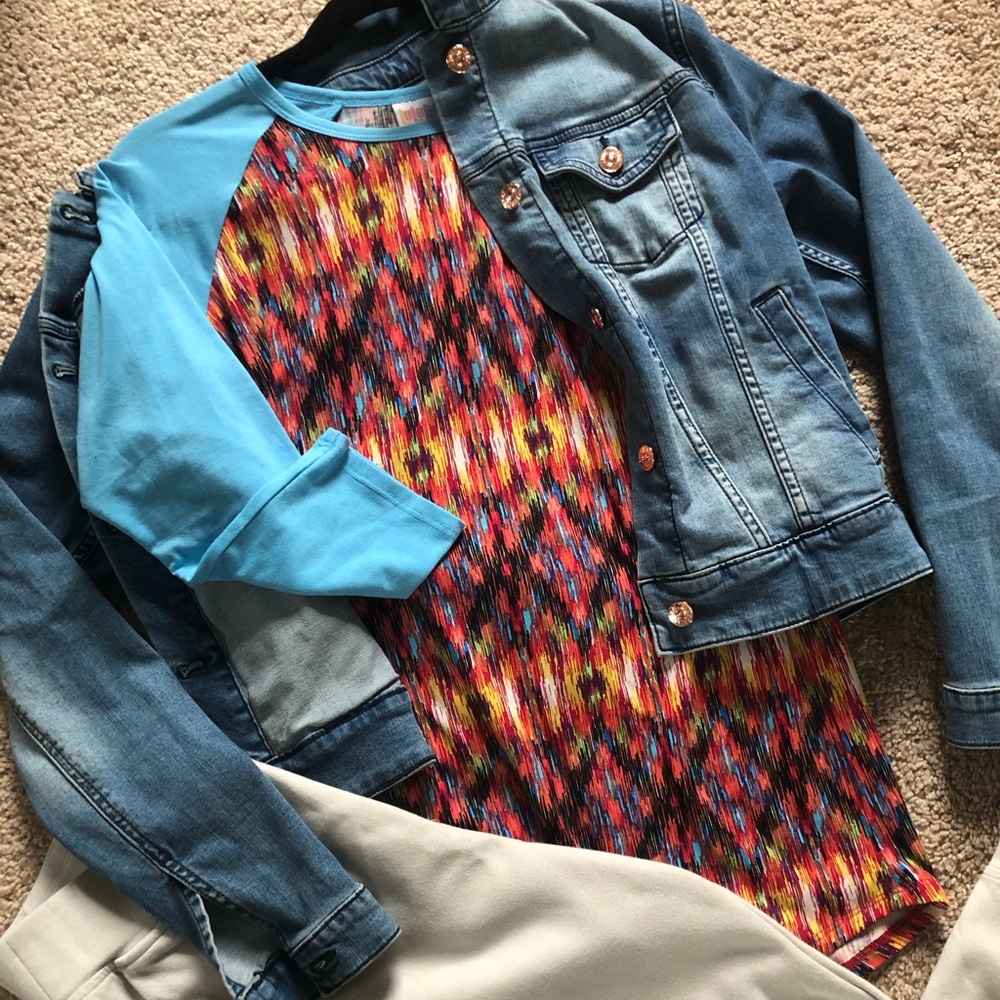 NWT LuLaRoe Tribal Randy Tee S